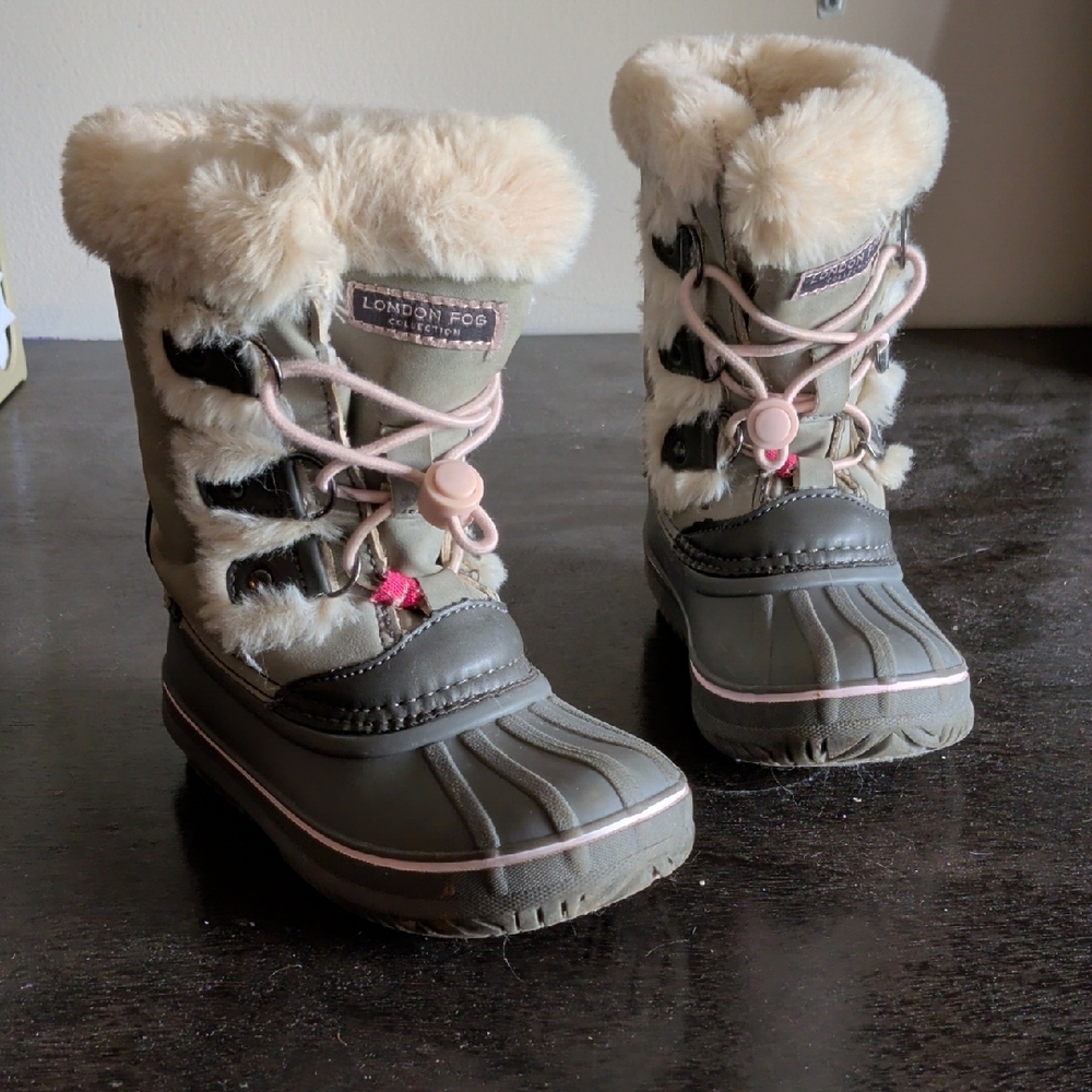 London Fog Gray Boots with Cream Fur and Pink Accents